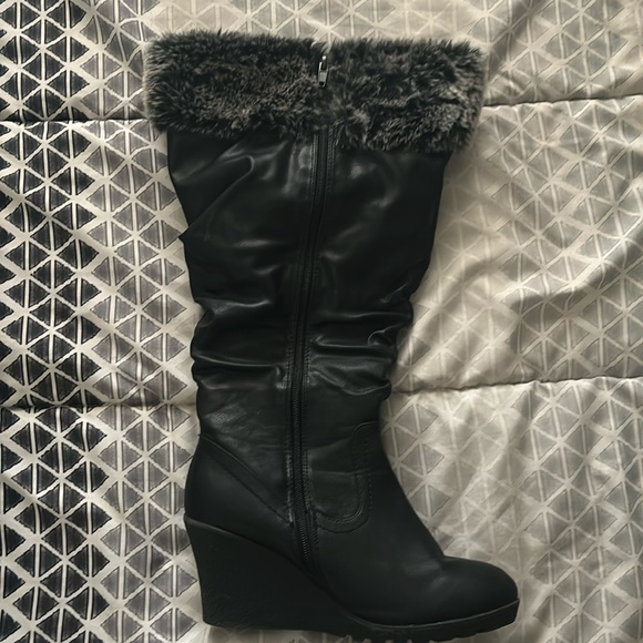 Women’s Faux leather plus size boots - Picture 1 of 7